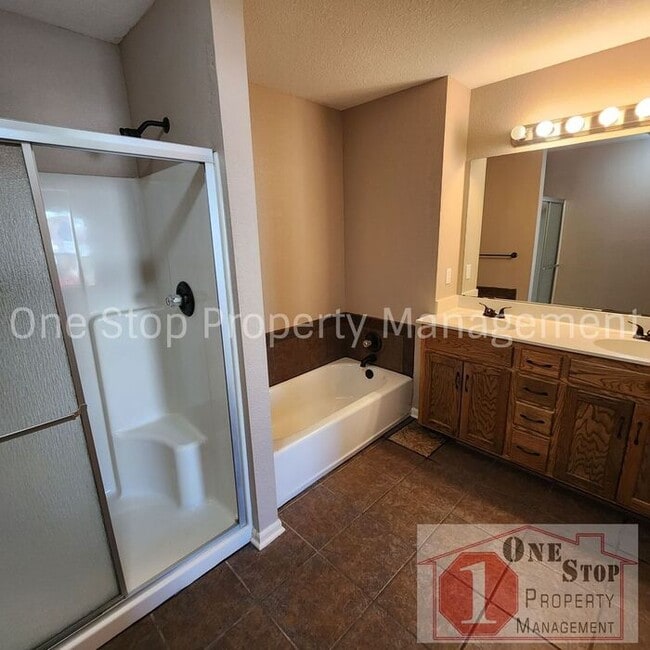 Building Photo - Generously Sized 3 bedroom, 2.5 bathroom i...