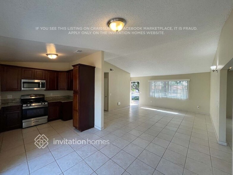 Building Photo - 12420 Falcon Ln