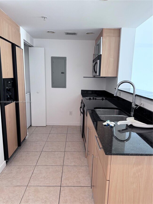 Building Photo - 335 S Biscayne Blvd
