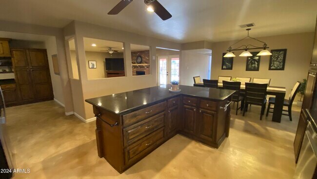 Building Photo - 6823 W Union Hills Dr
