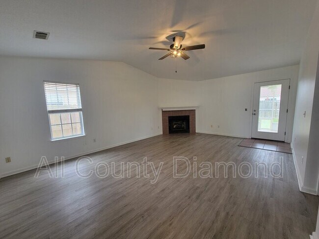 Building Photo - 1609 Vecuna Cir