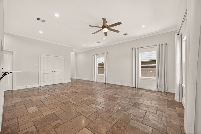Building Photo - 2211 Silverbonnet St