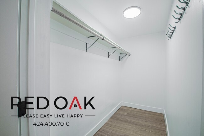 Building Photo - 240 N Van Ness Ave