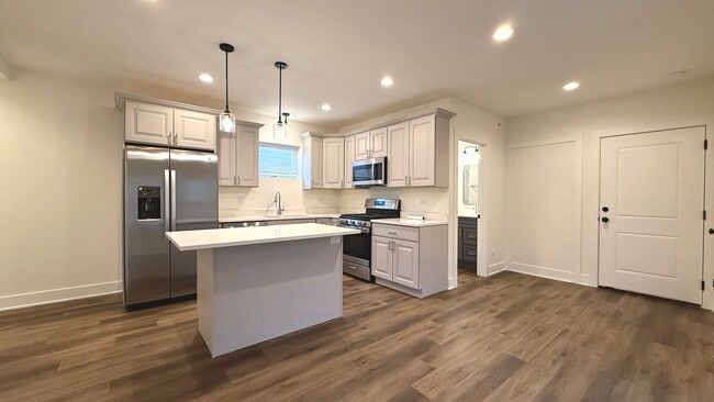 Building Photo - 114 Stephen St