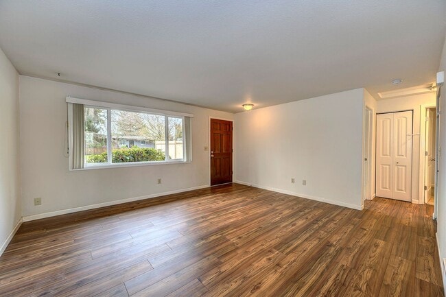 Building Photo - Lynnwood Duplex