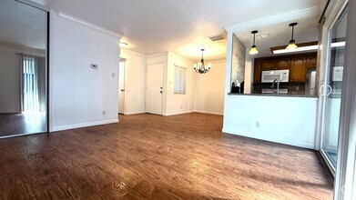 Building Photo - Charming 1 bed 1 bath condo on bottom floor