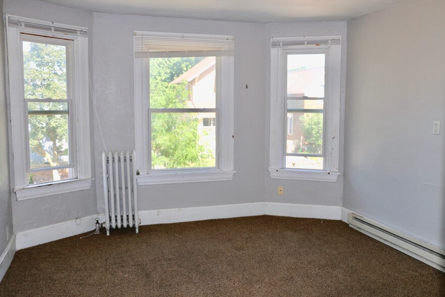 Bedroom - 303 W Pleasant St