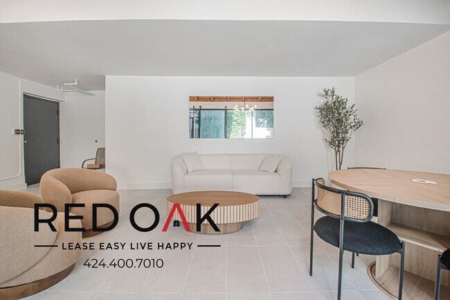 Building Photo - 4651 Cahuenga Blvd