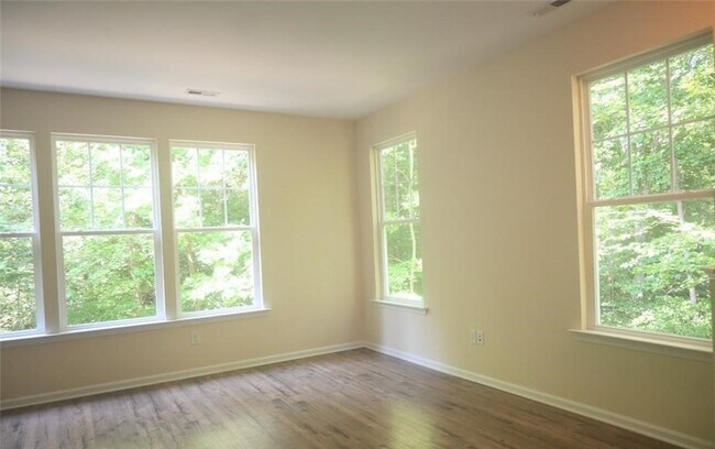 Building Photo - 6567 Revere St
