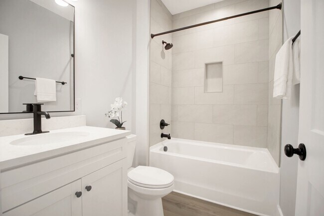 Building Photo - 2304 Delano St