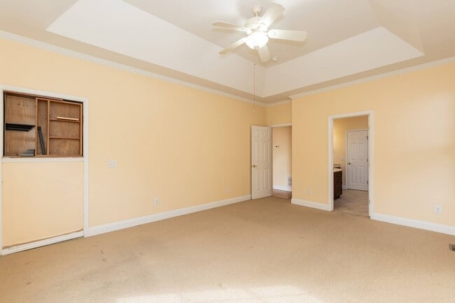 Building Photo - Four Bedroom Home!