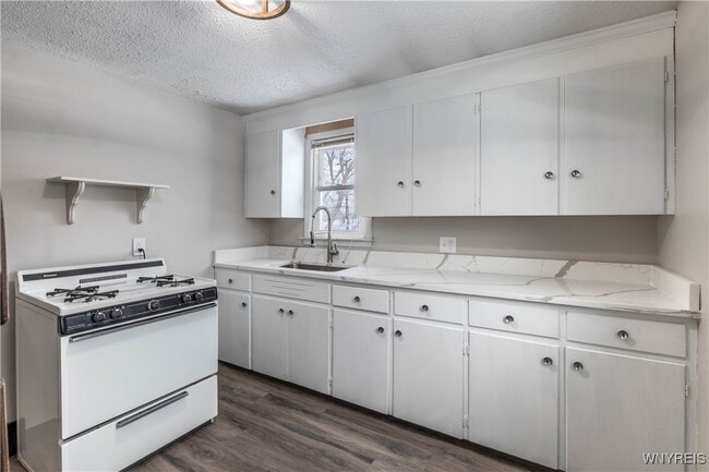 Building Photo - 194 Boncroft Dr