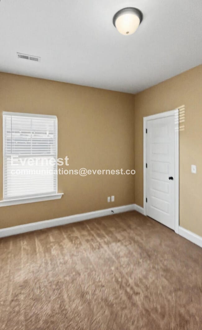 Building Photo - 4 Bed/2 Bath Home with Garage / Pet-Friendly / Available Now!