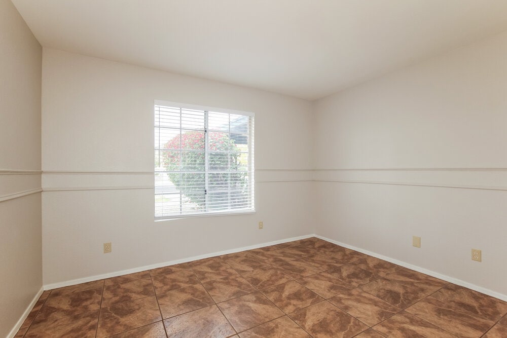 Building Photo - 7827 W Shangri La Rd