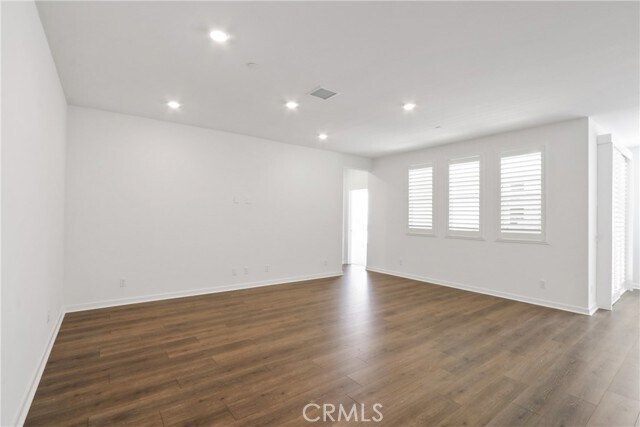 Building Photo - 960 N Tangent Privado