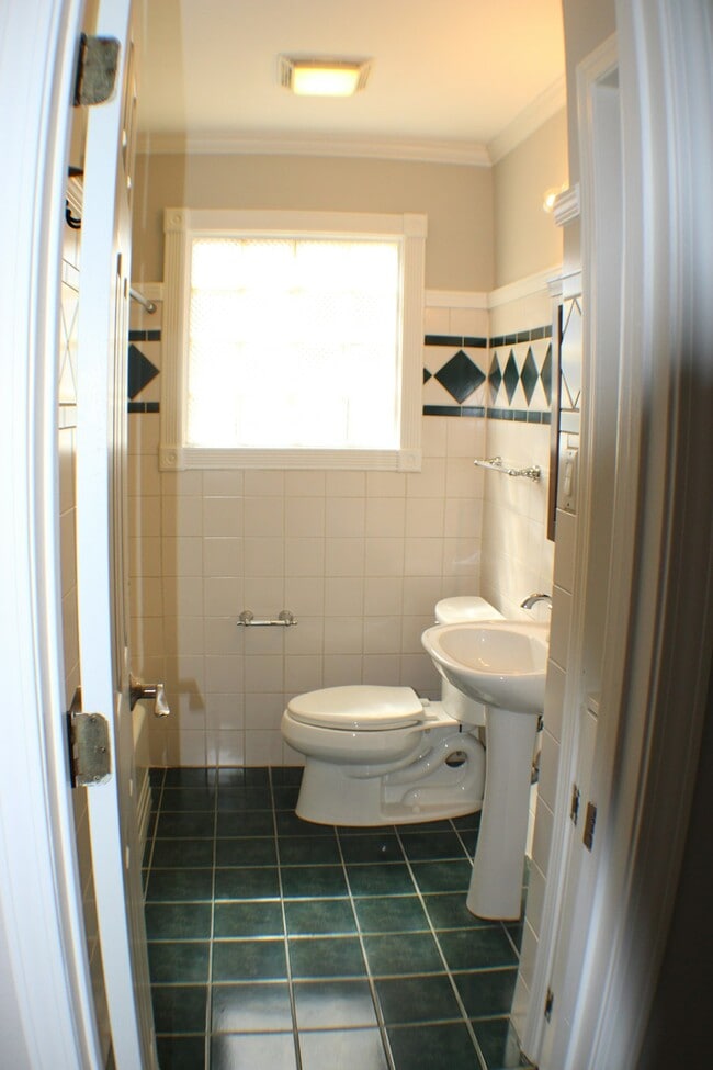 Building Photo - 1313 Casa Vale Dr