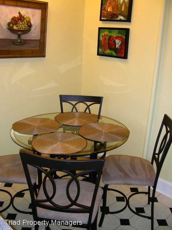 Building Photo - 2 br, 1 bath House - 1013 North Elm St. #C7