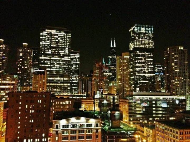 Building Photo - 600 N Dearborn St