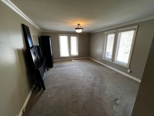 Building Photo - Beautiful 5 Bedroom/4 Bathroom in Bountiful