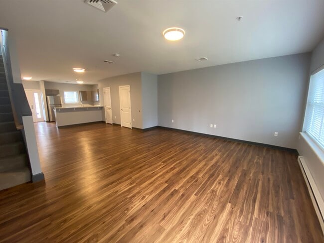 Building Photo - 27 E Ridge Dr