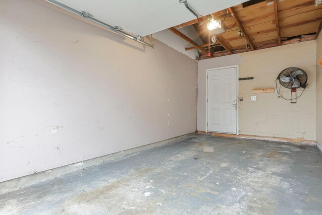 Building Photo - 6400 Firethorn Ave