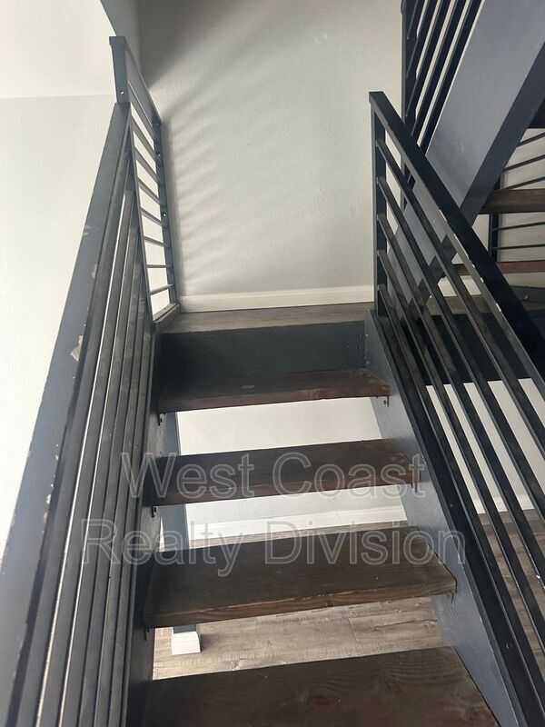 Building Photo - 10635 Aristocrat Ct