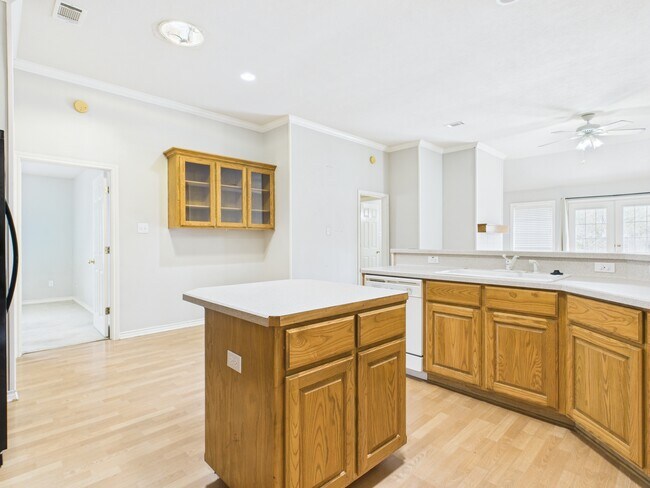 Building Photo - 3203 Von Trapp Ln