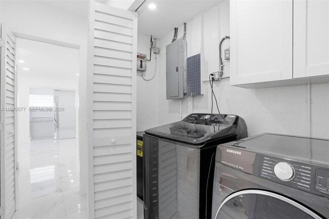 Building Photo - 5521 SW 104th Ave