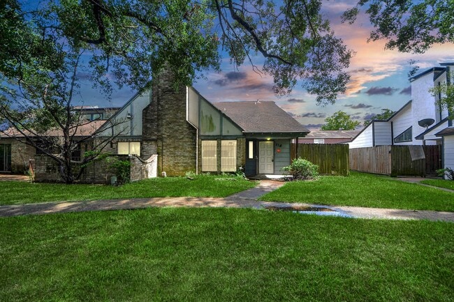 Building Photo - 5747 Easthampton Dr