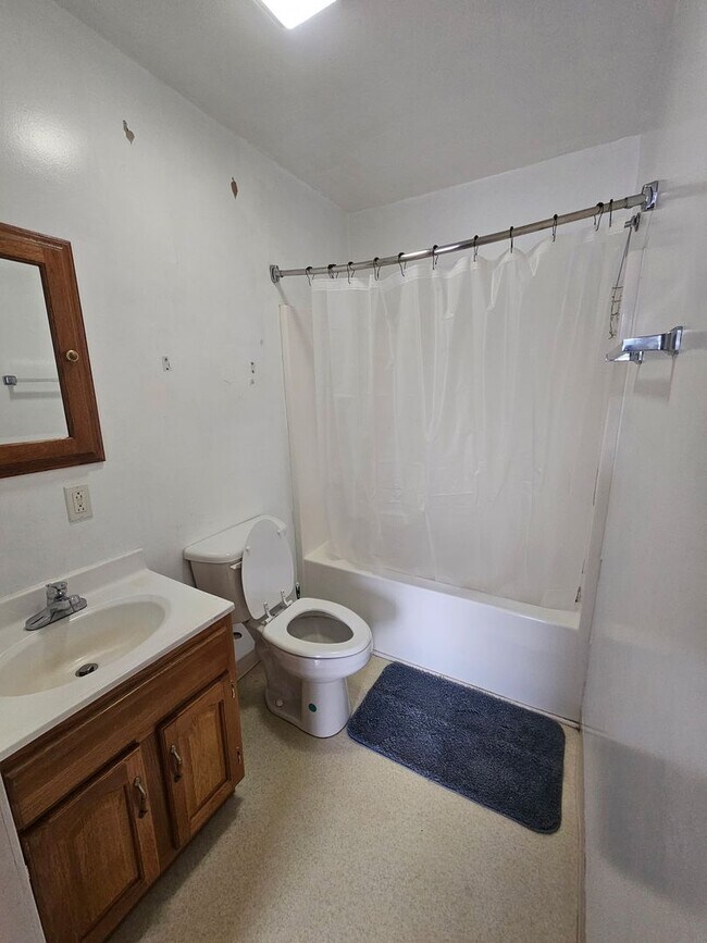 Building Photo - All Inclusive Furnished Studio Apartment