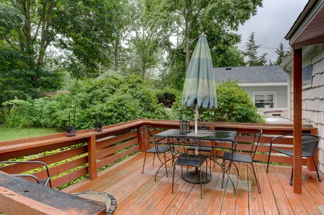 Building Photo - 285 Deepwood Dr