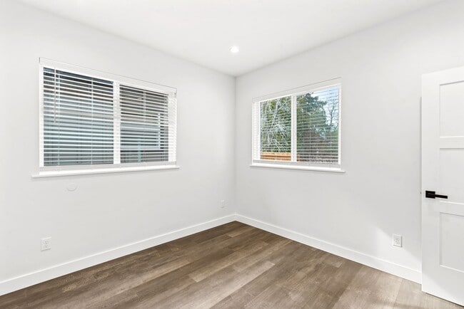 Building Photo - Brand new 2 bed/2 bath, central a/c, dishwasher, washer & dryer, deck & patio! April rent free!