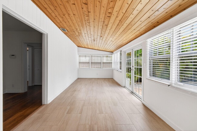 Building Photo - 236 Greymon Dr