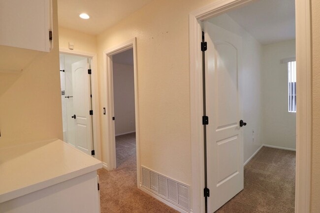 Building Photo - Welcome to this updated single-story 3-bedroom, 2-bath home located in the desirable Fairfield Mi...