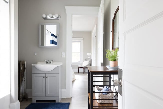 Building Photo - 6011 Ellen Ave