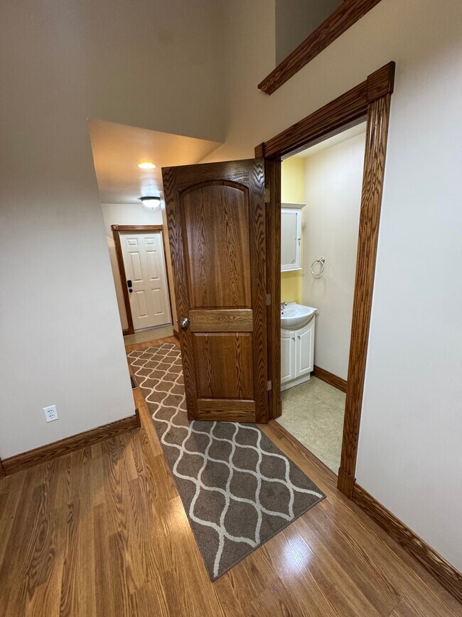 Building Photo - 1406 Shelby St