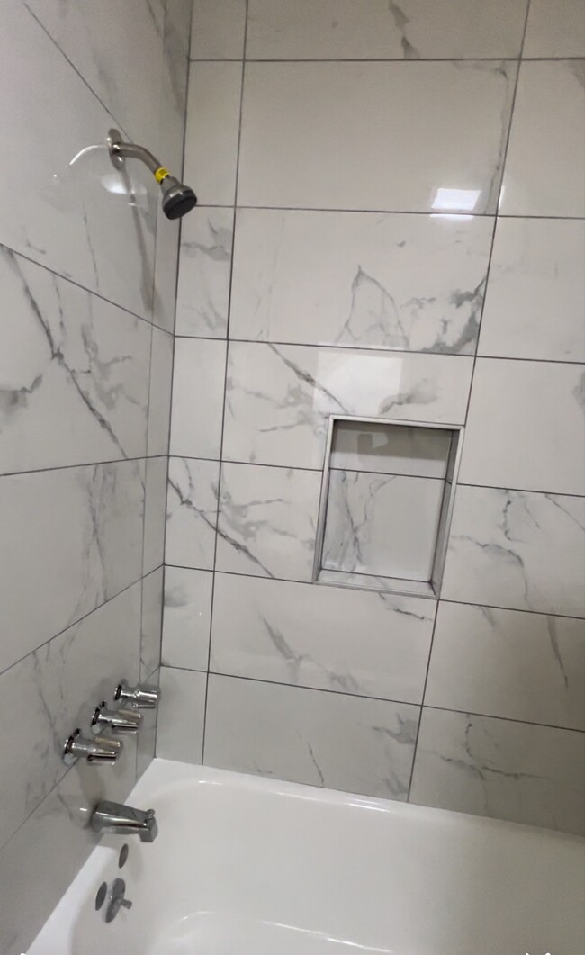 New Shower - 123 E Avenue 44