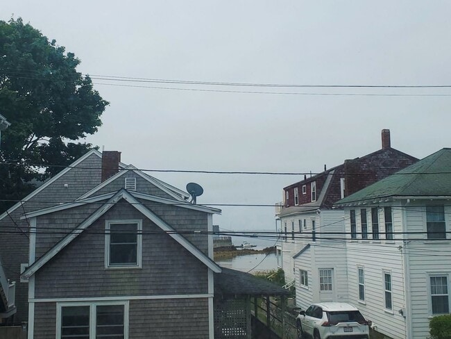Building Photo - 5 Rocky Neck Ave