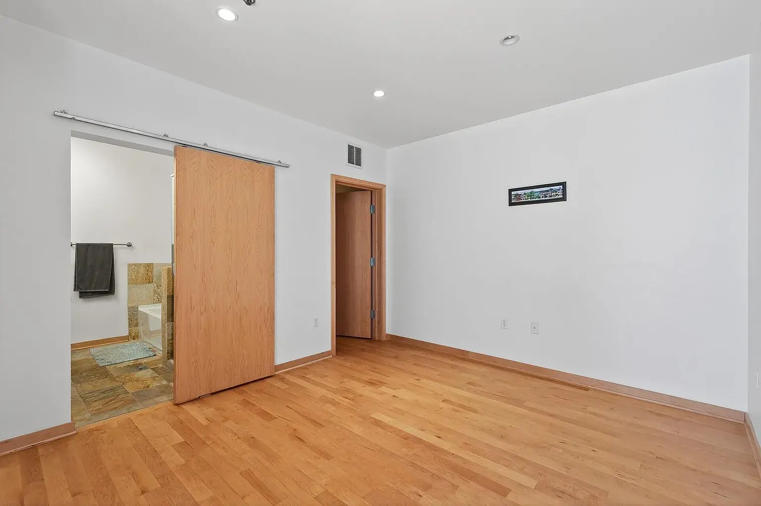 Building Photo - 3104 W Lake St