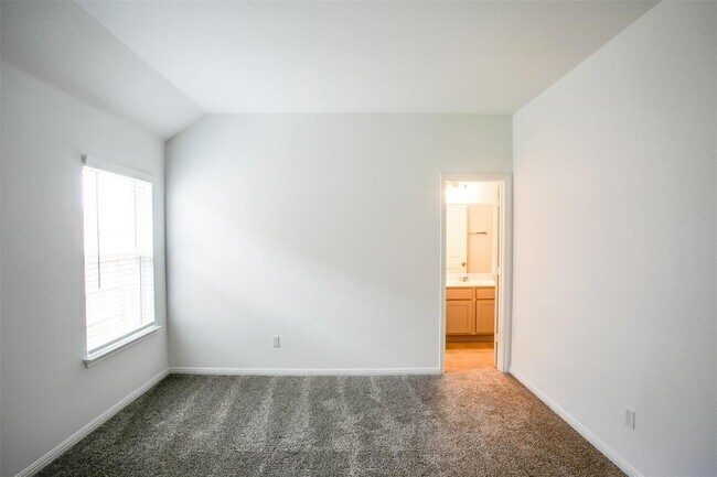 Building Photo - 105 Coronella Dr