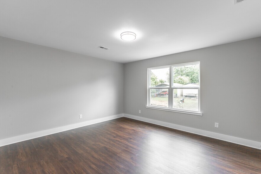 Building Photo - 4646 Heiskell Dr