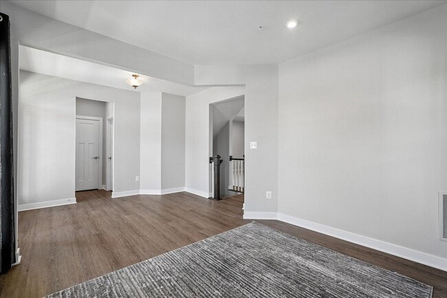 Building Photo - 1303 Potomac View Pkwy