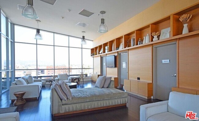 Building Photo - 3785 Wilshire Blvd