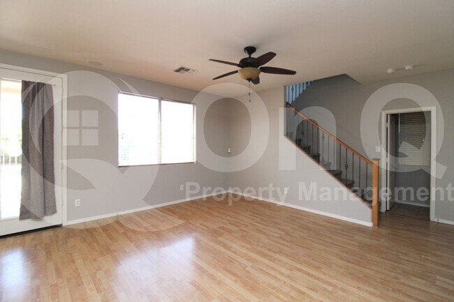 Building Photo - 1467 E Chestnut Ln