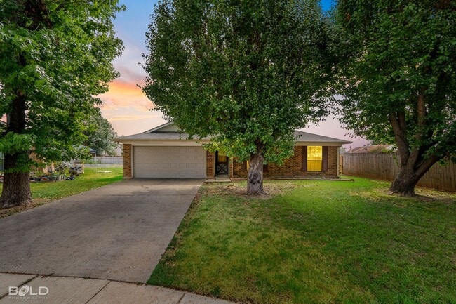 Primary Photo - Check Out This 3 Bedroom 2 Bath Close to B...