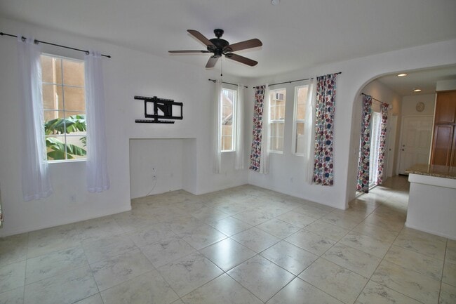 Building Photo - Oxnard | 3 bed + 2.5 bath single-family ho...