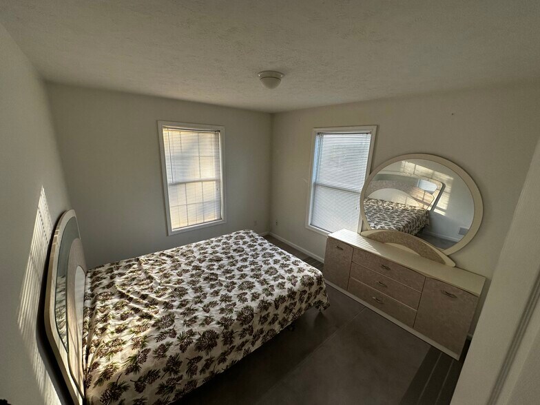 Building Photo - 4438 Morningside Dr SE
