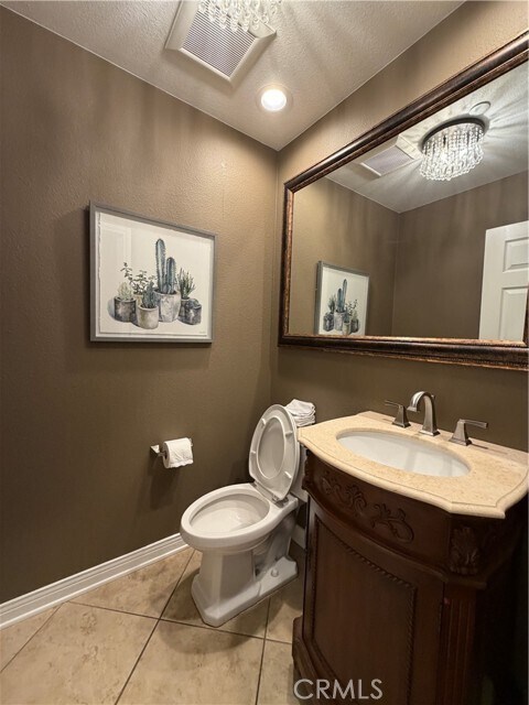 Building Photo - 615 W 1st St