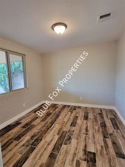 Building Photo - 1933 S Palma Pl