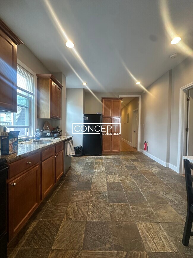 Building Photo - 47A Hillside St. Unit 3